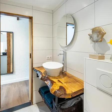 44 - Free Parking! 4*