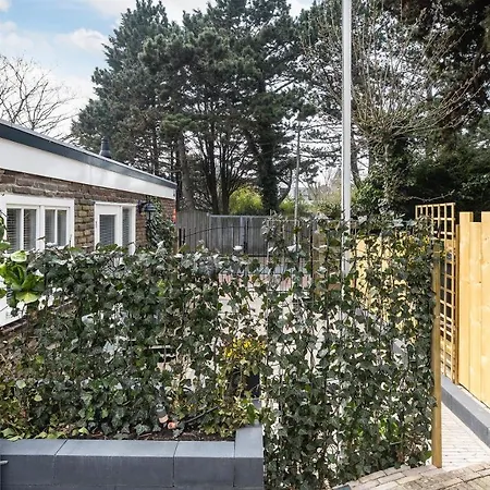 44 - Free Parking! بيت ضيافة