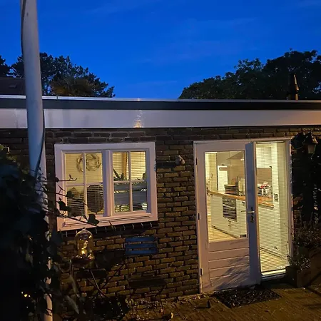 44 - Free Parking! بيت ضيافة زاندفورت