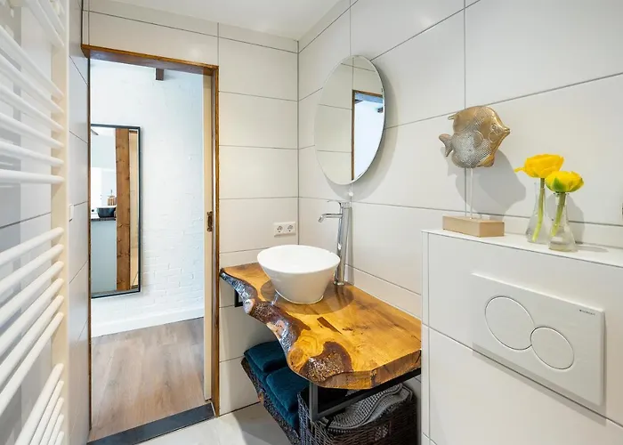 44 - Free Parking! 4*